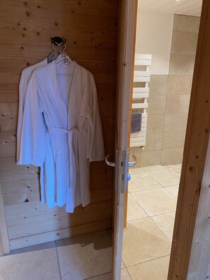 Shower, hair dryer, towels - Individual chalet for 15 people (Le Grand-Bornand)