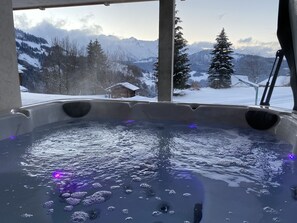 Outdoor spa tub - Individual chalet for 15 people (Le Grand-Bornand)