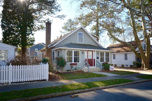 Downtown Rehoboth Beach Home w/ 4BR Sleeps 10/Parking