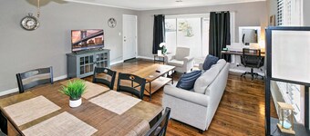 Family Home Near Expo Center - Dogs Ok - Fenced Yard - No Checkout Chores 