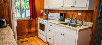 Breathtaking Dog friendly chalet within walking distance of all amenities