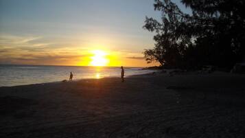 Liegestühle, Strandtücher