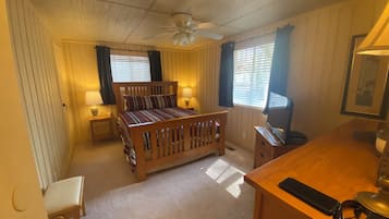 3 bedrooms, iron/ironing board, internet, bed sheets