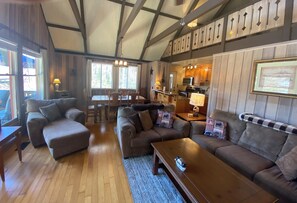 TV, fireplace, table football, ping pong - Amazing pet friendly chalet with perfect view of Lake Innsbruck (Pine Mountain)