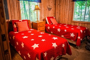 4 slaapkamers, een strijkplank/strijkijzer, internet, beddengoed