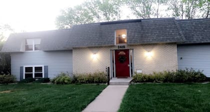 Clean and Comfy!! 2 Bedrooms!