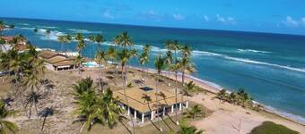 House 2 Facing the Sea with Natural Pools - Praia do Pirui