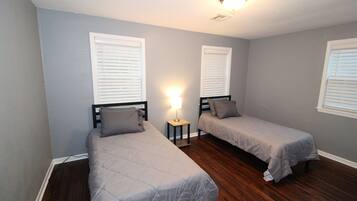 2 bedrooms, iron/ironing board, free WiFi, bed sheets