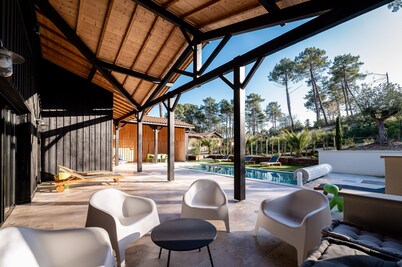 Magnificent wooden Villa Golf Biscarrosse with swimming pool