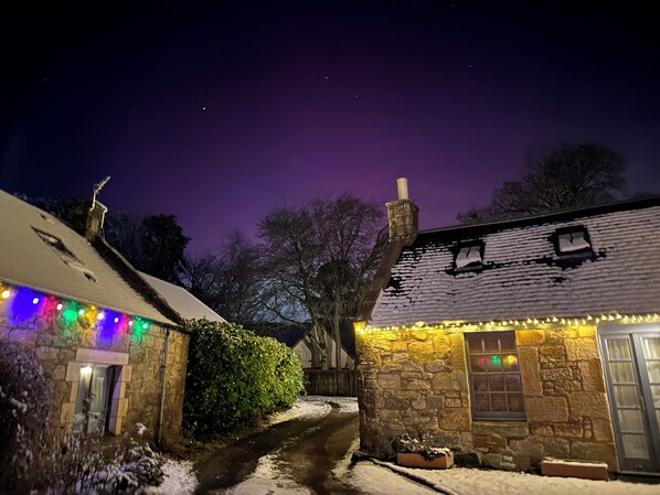 Exterior - Stylish countryside cottage outside Edinburgh (Penicuik)