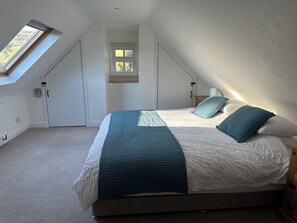 3 bedrooms, iron/ironing board, travel cot, WiFi - Stylish countryside cottage outside Edinburgh (Penicuik)