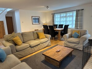 Smart TV, fireplace - Stylish countryside cottage outside Edinburgh (Penicuik)