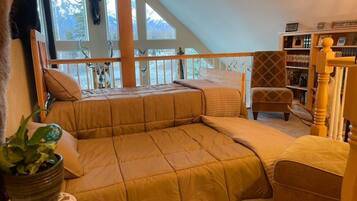 3 bedrooms, desk, iron/ironing board, travel cot