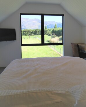 2 bedrooms, desk, iron/ironing board, travel cot