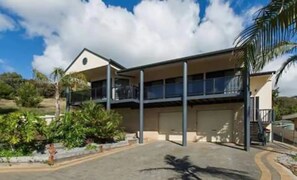 Exterior - Amazing Views Port Lincoln Holiday Home (Port Lincoln)