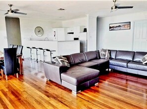 Smart TV, video games - Amazing Views Port Lincoln Holiday Home (Port Lincoln)