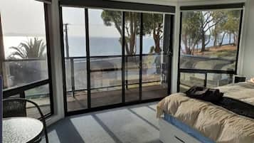 4 habitaciones, tabla de planchar con plancha y cuna de viaje