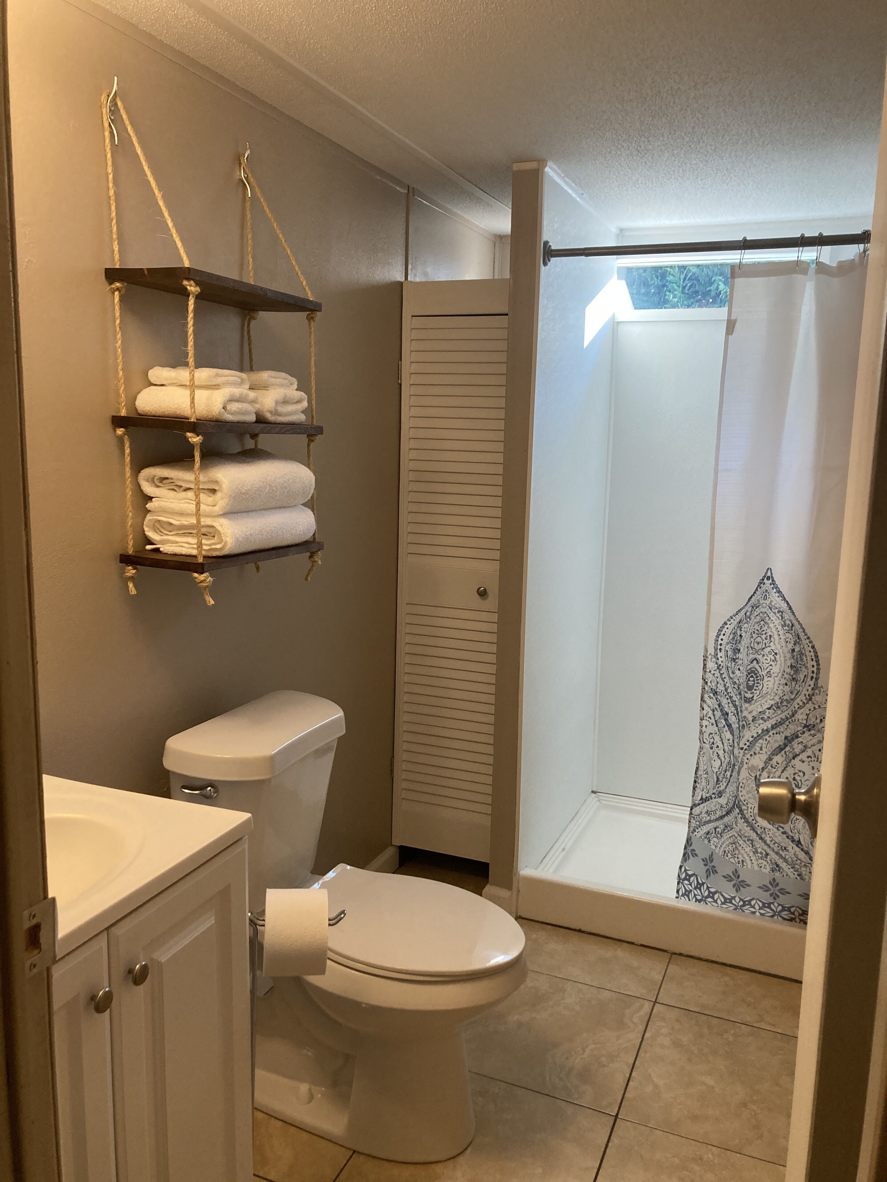 Combined shower/bathtub, hair dryer, towels, soap