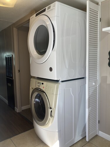 Country Gem - completely private home with large outdoor space. 