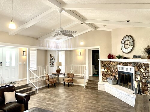 Havasu Retreat w/pool and Casita, close to downtown.