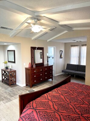 4 bedrooms, iron/ironing board, free WiFi, bed sheets