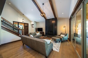 Een smart-tv, een open haard, videogames en een dvd-speler