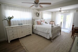 2 عدّة غرف نوم ومكتب ومكواة/لوح كي وسرير سفر