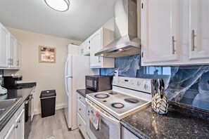 Fridge, microwave, oven, stovetop - Heated Pool Florida Home 10 miles beach 
3 miles IMG (Bradenton)