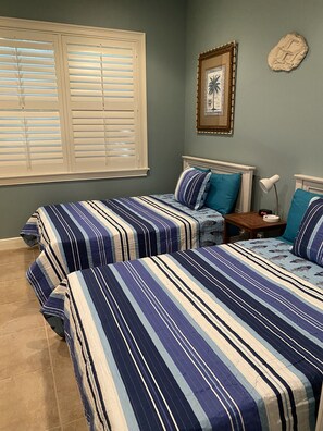 5 bedrooms, iron/ironing board, WiFi, bed sheets