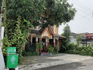 Front of property - Hotel Dana Jogja (Yogyakarta)