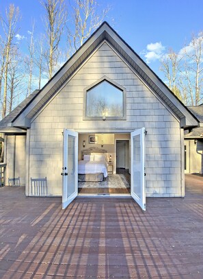 Exterior - Flowing Water, Firepit, Large Deck, Wi-Fi, Stocked Fishing in Backyard Creek (Franklin)