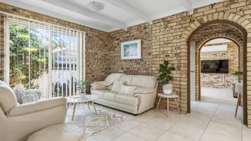 Smart TV, Netflix, books, streaming services