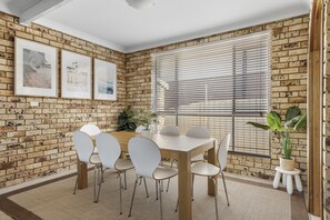 Dining - Two minute walk to Jones Beach and 10 minute stroll to Minnamurra River (Kiama Downs)