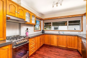 Refrigerador, microondas, horno y lavavajillas