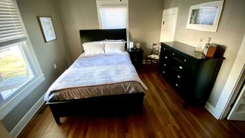 2 bedrooms, desk, free WiFi, bed sheets