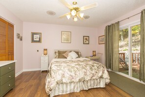 5 bedrooms, iron/ironing board, WiFi, bed sheets