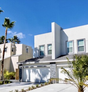 Exterior - ~ SUNSETS ~ RELAXING~ SWIMMING~ SUNNING~ (South Padre Island)