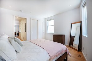 1 bedroom, iron/ironing board, WiFi, bed sheets - Dreamy Georgetown 1BR w/ storage space near Montrose Park by Blueground (Washington, D.C)