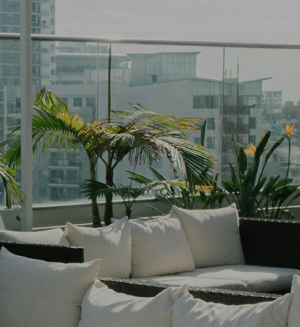 Property grounds - Mod Mount Vernon 1BR w/ Gym, Pool, W/D, nr. Chinatown, by Blueground (Washington, D.C)