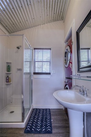 Douche, serviettes fournies