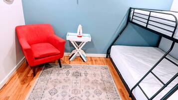 3 bedrooms, desk, WiFi