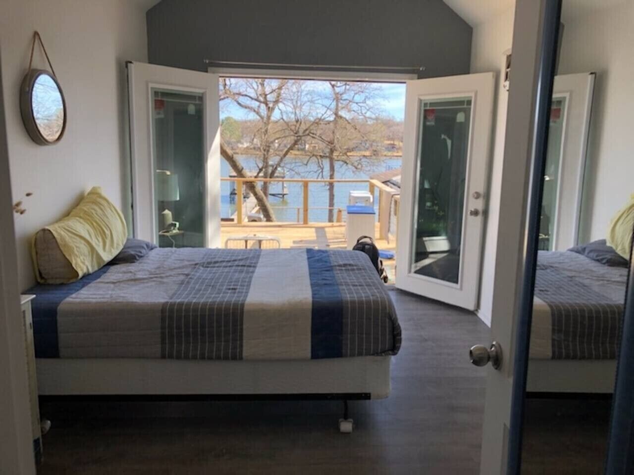 Desk, iron/ironing board, WiFi (free), bed sheets