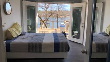 Desk, iron/ironing board, WiFi (free), bed sheets