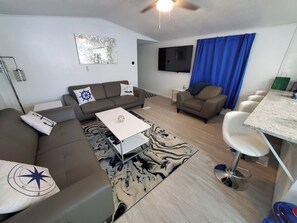 Smart TV - Waterfront Retreat, Spacious Outdoor Deck! Dogs (Mabank)