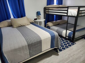 4 多间卧室、熨斗/熨衣板、免费 WiFi、床单