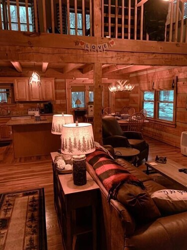 5 Star High Country Hideaway Cabin hot tub Pet Friendly Pond Sleeps 8 Pond View
