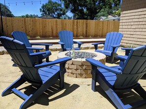 Terrace/patio - Entire House Downtown Paso Updated Craftsman - 3/2 -With Firepit and Bocce ball (Paso Robles)