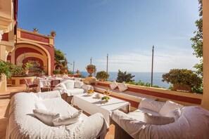 Outdoor dining - Try a true Baroque Villa also in winter: indoor pool, spa and services included! (Positano)
