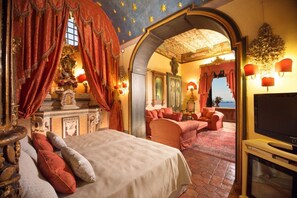 4 bedrooms, WiFi, bed sheets