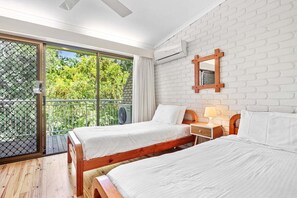 2 bedrooms, desk, free WiFi, bed sheets